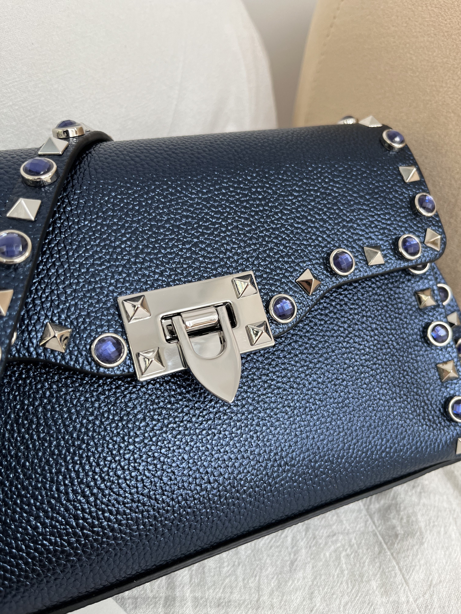 Va1e*ntin0 garavani rockstud small shoulder bag 23x15x7cm