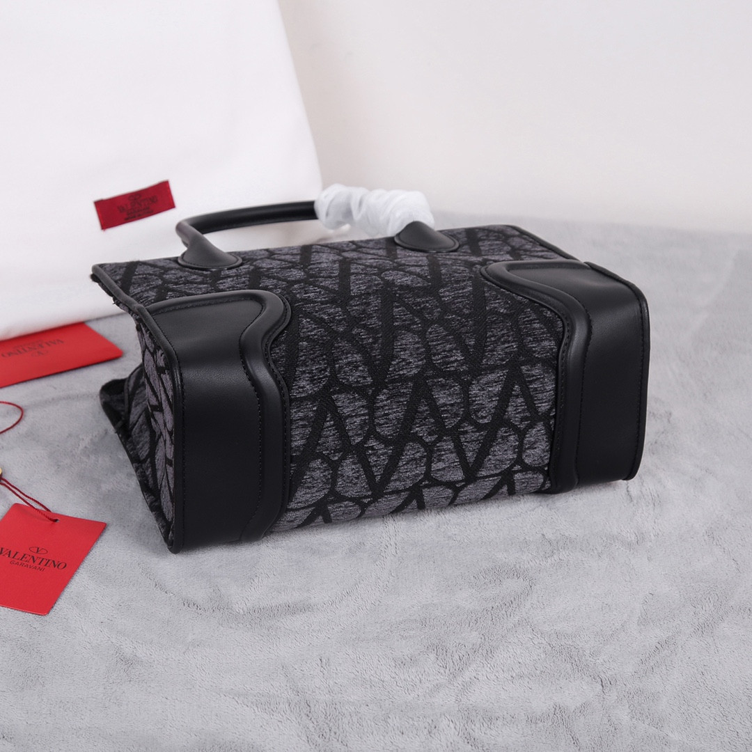Va1e*ntin0 garavani le quatrième shopping bag 28x19x12cm