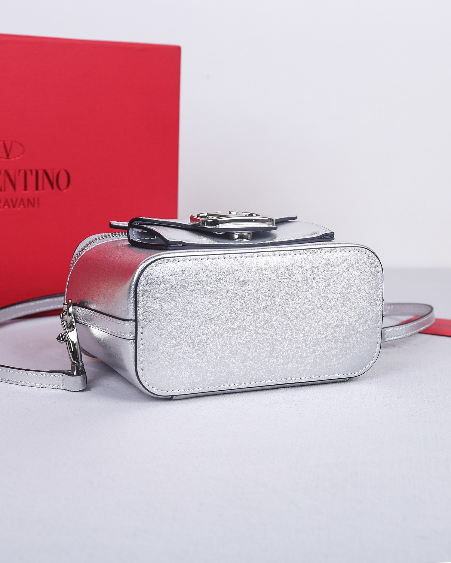 Va1e*ntin0 garavani locò metallic bag 16.5x10x7.5cm