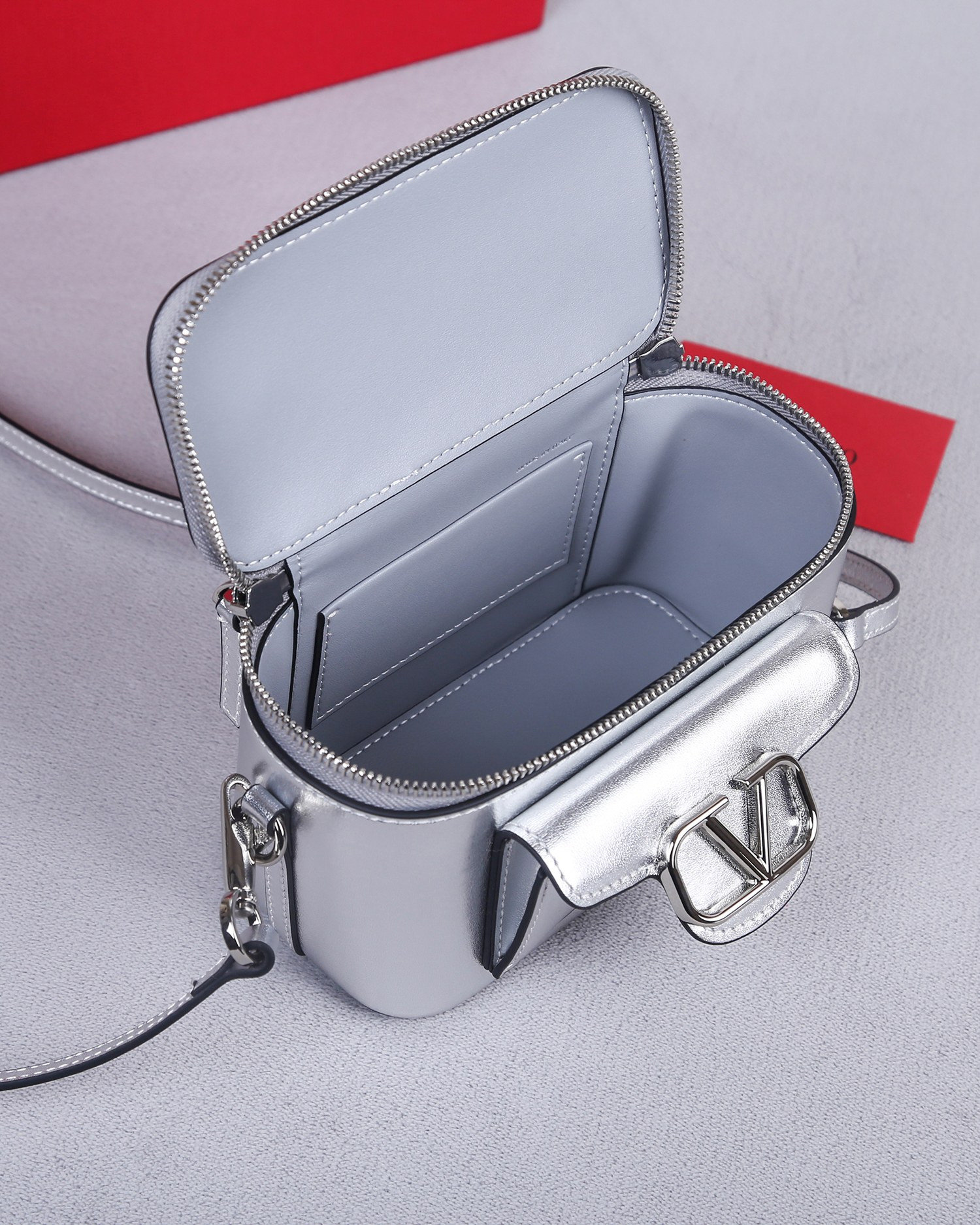 Va1e*ntin0 garavani locò metallic bag 16.5x10x7.5cm